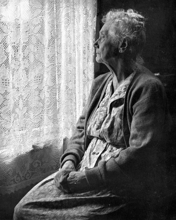816px-Elderly_Woman_,_B&amp;W_image_by_Chalmers_Butterfield